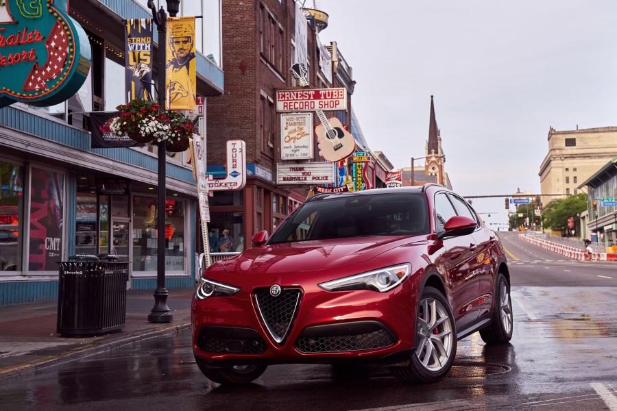  Alfa Romeo Stelvio Ti Sport (949) 2017 года  (NA) (фото 2 из 39)